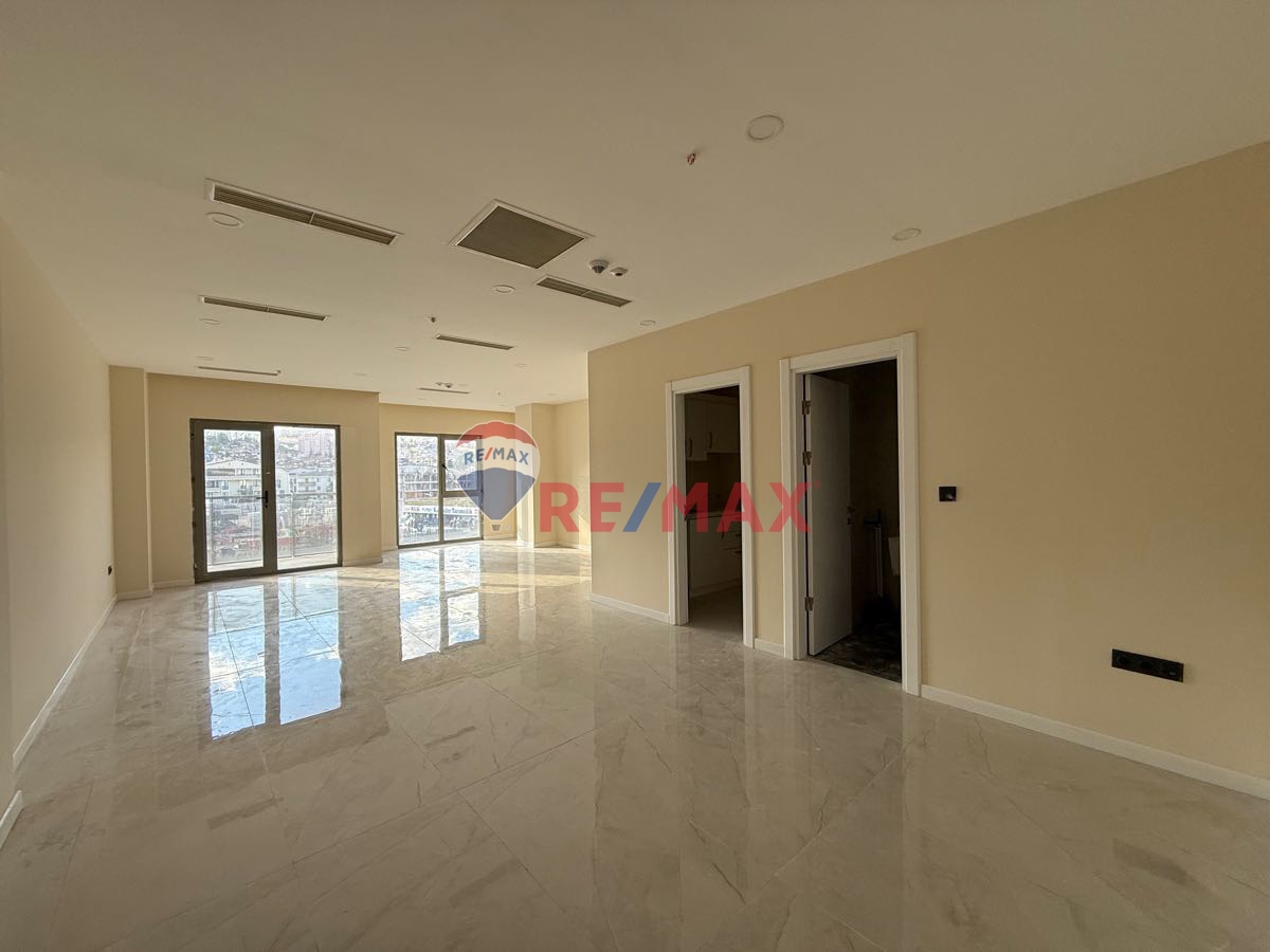 İZMİT MARS AVM’DE İÇİ FULL YAPILI OFİS VE BÜRO