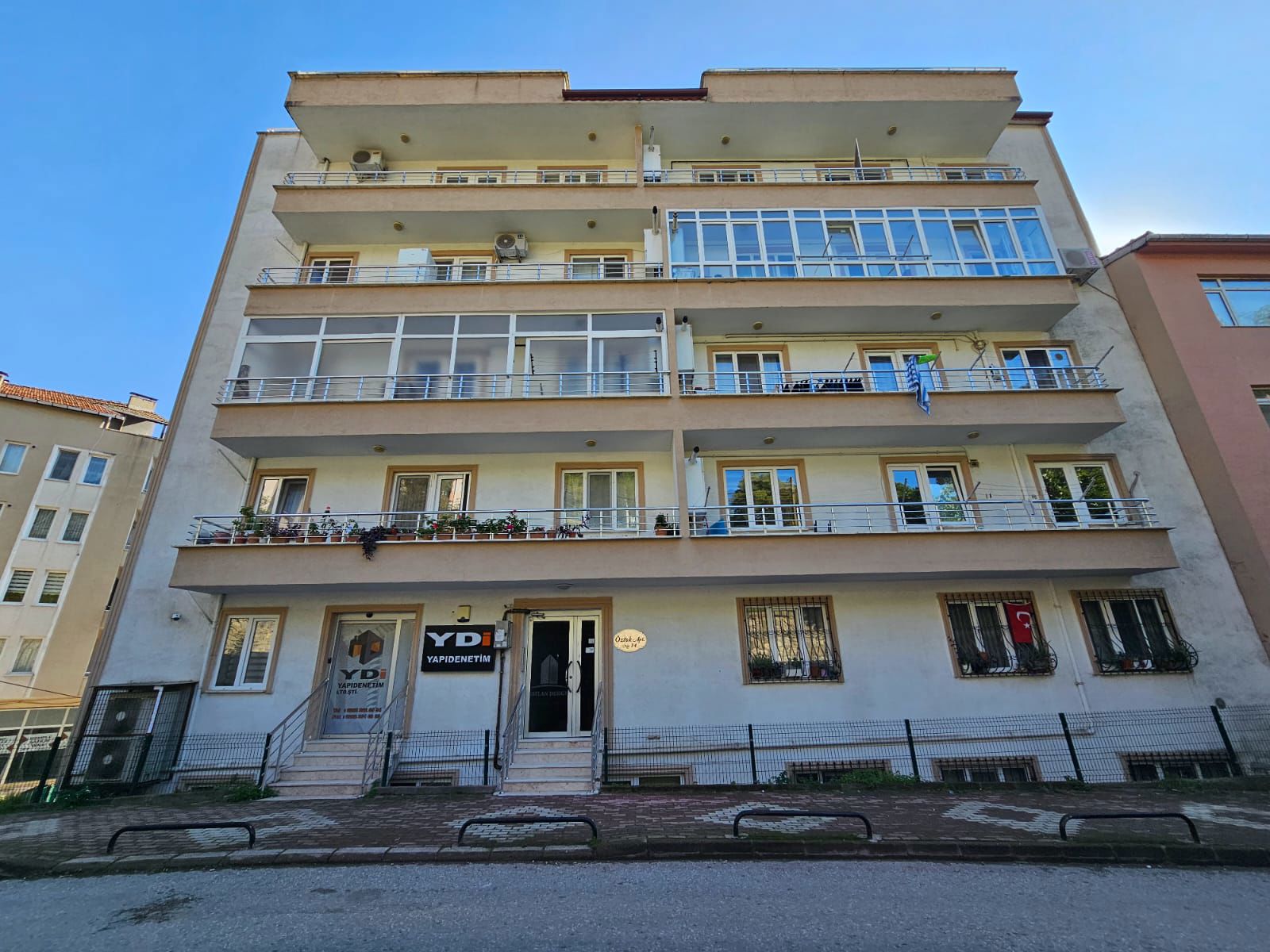 İZMIT ORDUEVINDE E5E CEPHE FULL EŞYALI 2+1 KIRALIK DAIRE