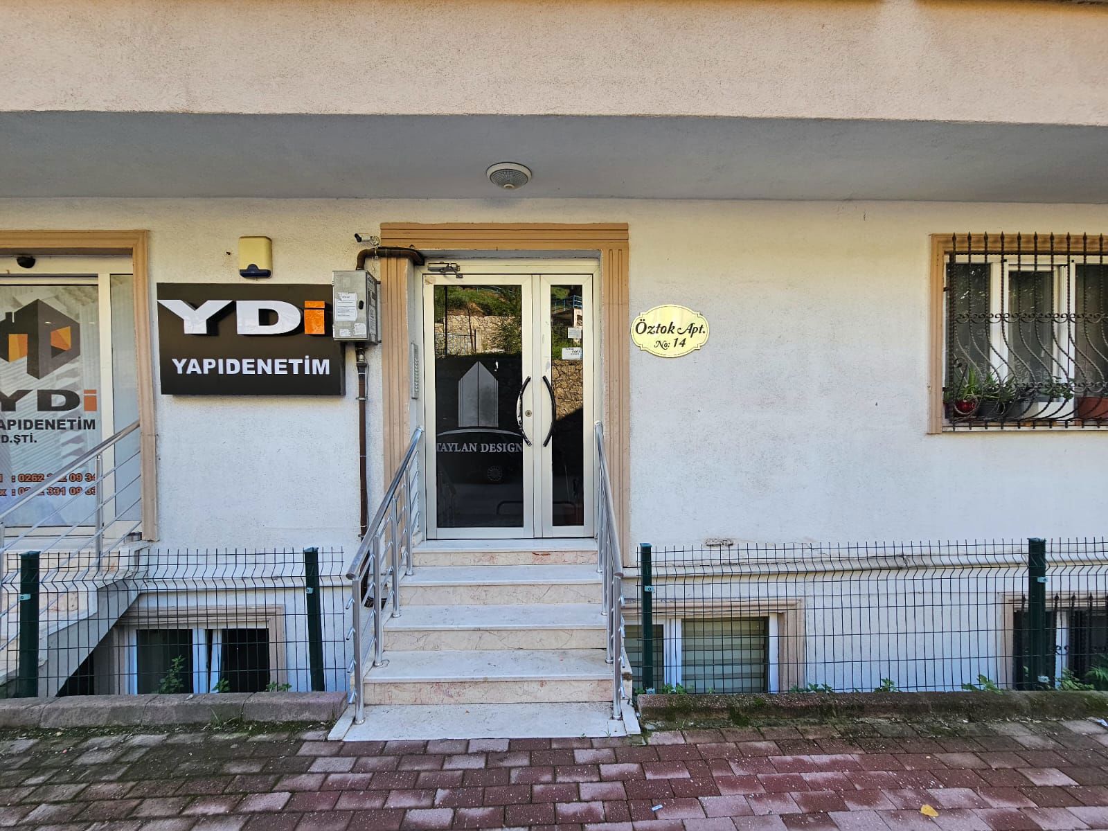 İZMIT ORDUEVINDE E5E CEPHE FULL EŞYALI 2+1 KIRALIK DAIRE