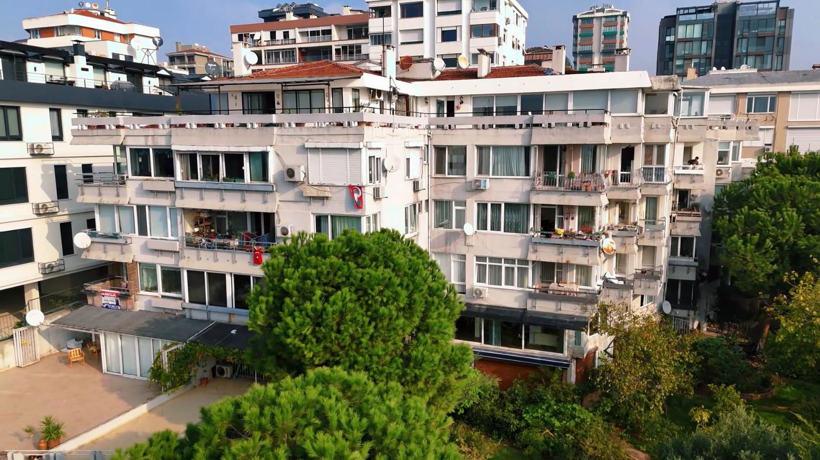 KADIKÖY SAHIL YOLU SATILIK 3+1 SITE IÇINDE GENIŞ KULLANIŞLI ARA KAT DAIRE