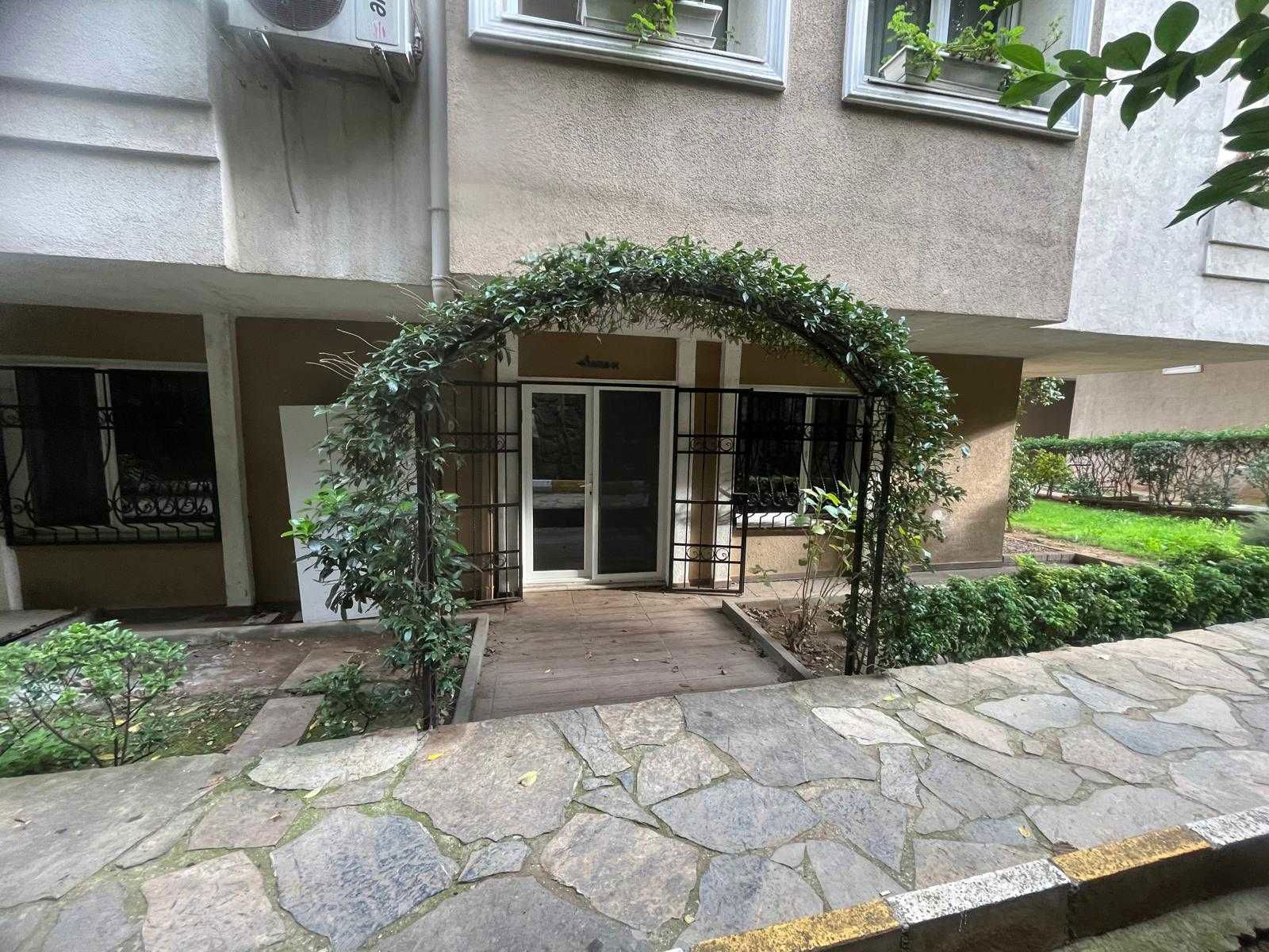 GÜVENLIKLI YÜZME HAVUZLU KATLI OTOPARKLI SITEDE 2+1 BAHCE KATI