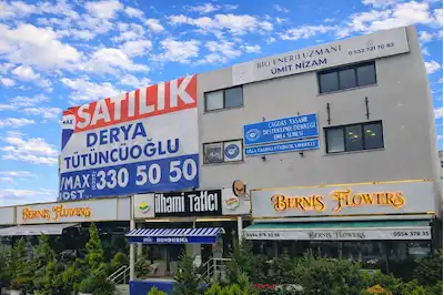 URLA MERKEZ DE CADDE ÜZERI KÖŞE KONUMDA SATILIK IŞYERI