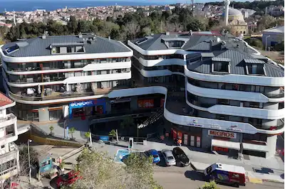 ŞİLE'NİN PRESTİJLİ SİTESİ İDEALİST CAD. MİGROS KİRACILI DÜKKAN