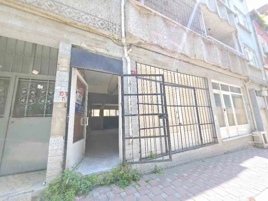 REMAX KAYA BAYRAMPAŞA FİLİZ SOKAK 85 M2 ATOLYEYE DEPOYA UYGUN SATILIK DÜKKAN 2