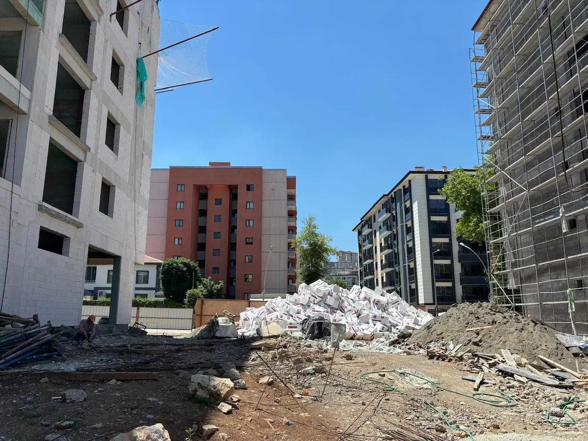 REMAX GÜNEŞ'TEN MEHMET BUYRUK CAD.KAT KARŞILIĞI ARSA....