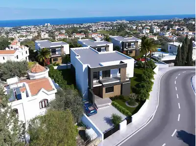 GIRNE OZANKÖY'DE DENIZ VE DAĞ MANZARALI HAVUZLU LÜKS VILLA