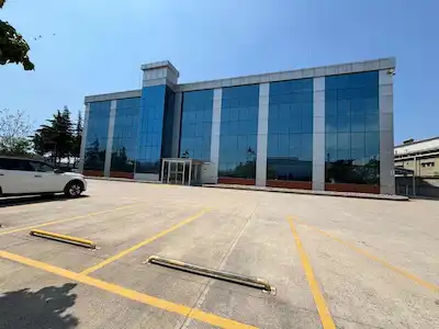 SABİHA GÖKÇEN' E KOMŞU 8.186 M² ARSA VE 3990 M2 İDARİ BİNASI