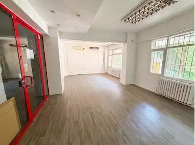 ACIBADEM CADDESİ ÜZERİNDE NİŞANTAŞI BÖLGESİ'NDE SATILIK OFİS