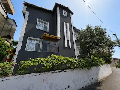 EŞSİZ BOĞAZ VE ORMAN MANZARALI MÜSTAKİL BAHÇELİ TRİPLEX VİLLA