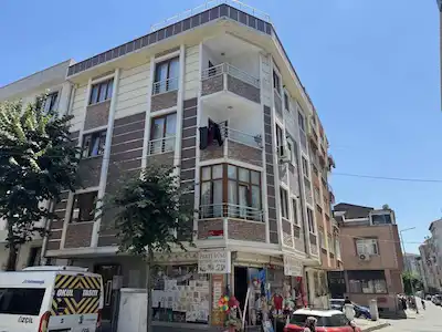 GÜNEŞLİ’DE SATILIK 2+1 DAİRE