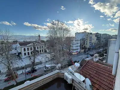 İZMİT’TE MERKEZİ KONUMDA 25 M² NET KİRALIK OFİS | 3. KAT | BOŞ