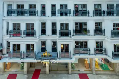 LALELI'DE 4 YILDIZLI, 30 ODA, 65 YATAKLI SATILIK FAAL YENI OTEL