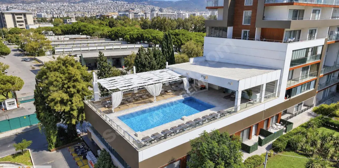 BORNOVA KAZIMDİRİK’TE EŞYALI 1+1 KİRALIK DAİRE | 6. KAT, BALKONLU, BATI CEPHE