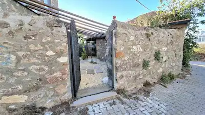 ASSOS SATILIK GÜLPINAR  MÜSTAKİL EV VE MİSAFİR EVİ