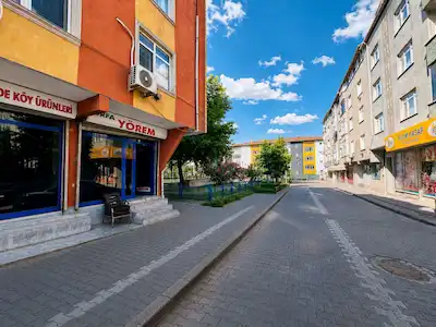SULTANGAZİ CEBECİ'DE KÖŞE BAŞI İKİ KATLI SATILIK DÜKKAN