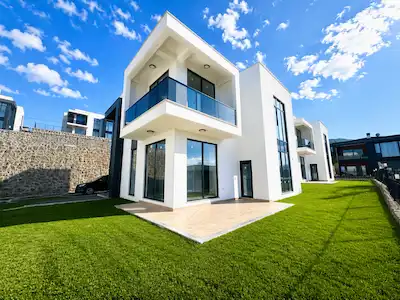 BAŞISKELE DAMLAR MAHALLESI SUPARK AMAZON SITESI'NDE 5+1 VILLA