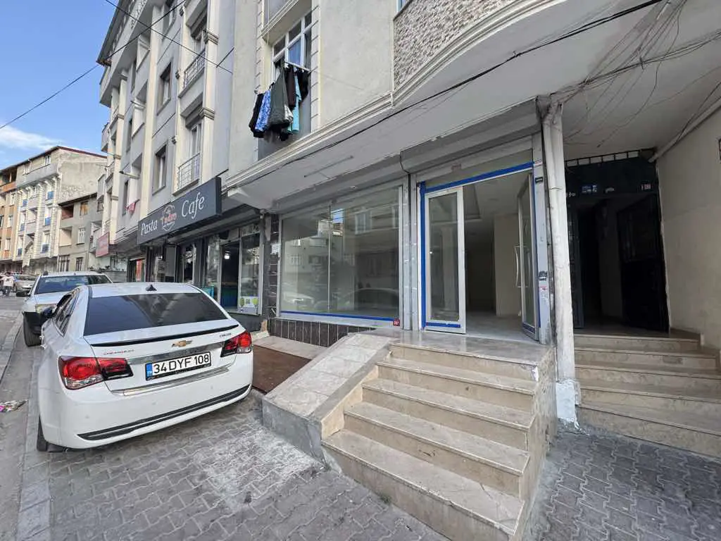 ESENYURT’TA DOĞU-GÜNEY CEPHELİ, BOŞ VE HEMEN KULLANIMA HAZIR KİRALIK DÜKKAN