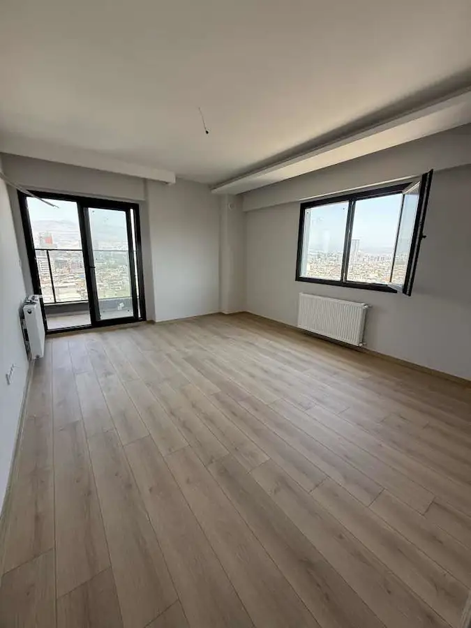 BORNOVA’DA 13. KAT 2+1 | 4 CEPHELİ, BALKONLU, BOŞ VE EŞYASIZ KİRALIK DAİRE