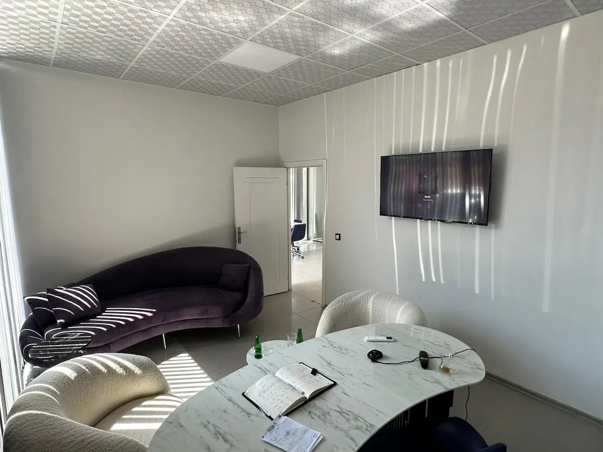 ANTALYA DÖŞEMEALTI BAHÇEYAKA’DA KİRACILI, GİRİŞ KAT 90 M² SATILIK OFİS