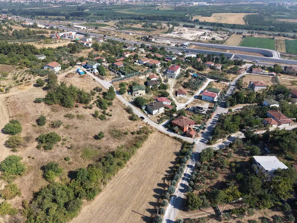 SAKARYA PAMUKOVA BAYIRAKÇAŞEHİRDE YATIRIMLIK ARAZİ FIRSATI!