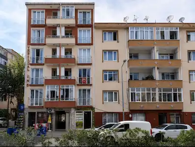 NUSRATİYE MAHALLESİNDE MERKEZİ KONUMDA 2+1 SATILIK DAİRE