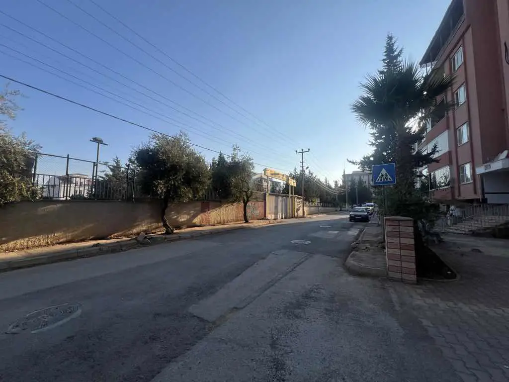 ONİKİŞUBAT’TA 170 M² NET, 3+1, 2 BANYOLU, BALKONLU GİRİŞ KAT DAİRE