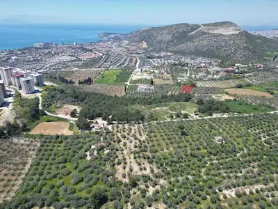 KUŞADASINDA SATILIK IMARLI VILLA ARSASI