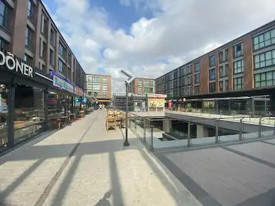 REMAX STREET METROPARK SEFAKÖY KAHVECİLER KATINDA SATILIK DÜKKAN 
