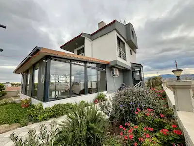 44 ÇANDARLI’DA DENIZE YAKLAŞIK 600 M 5+2 160 M² 305 M² BAHÇELI MÜSTAKIL VILLA