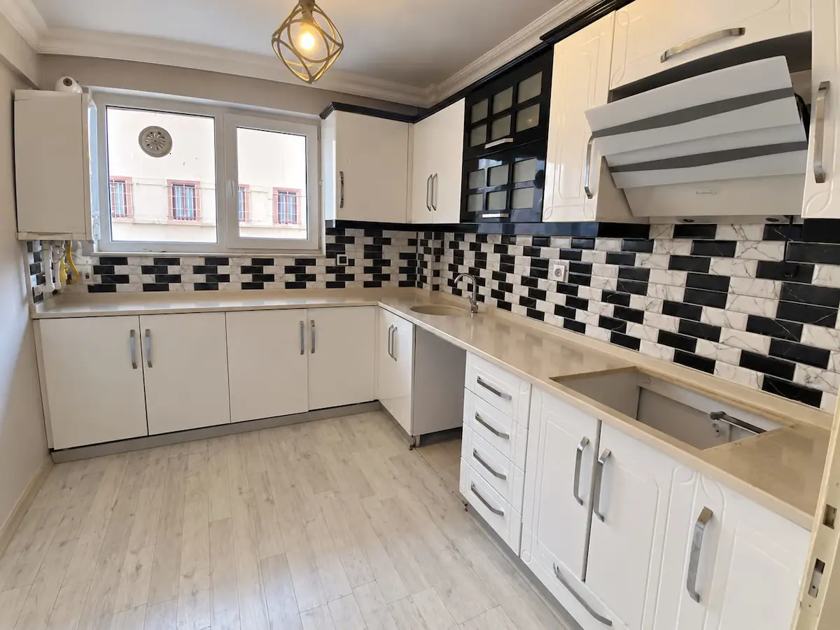REMAX ARTIS'DEN YENIŞEHIR'DE SATILIK 3+1 BODRUM DAIRE