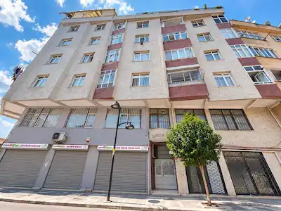 ZEYTİNBURNU SÜMER MAHALLESİ’NDE – MERKEZİ KONUMDA SATILIK 2+1