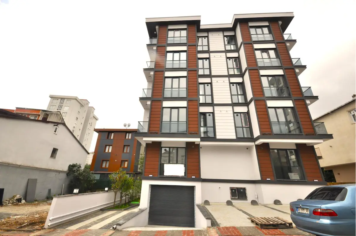 ÜMRANİYE NECİP FAZILDA METROYA YAKIN AÇIK VE KAPALI OTOPARKLI 1. KATTA LÜKS SIFIR 1+1 DAIRE 2