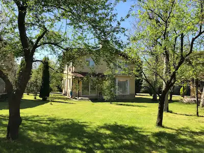 SAPANCA’DA DOĞA İÇİNDE BAKIMLI SATILIK VİLLA
