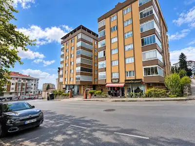 SEYRAN SİTESİ CADDE ÜZERİNDE, DENİZ MANZARALI, YENİLENMİŞ 3+1