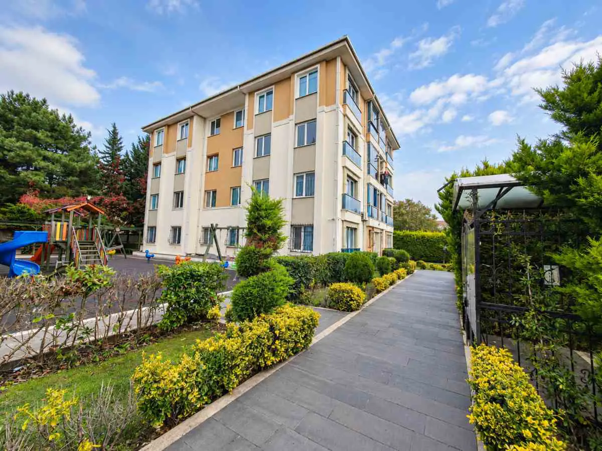 BÜYÜKÇEKMECE SITE IÇERISINDE KIRALIK DENIZ MANZARALIK 2+1 ARA KAT