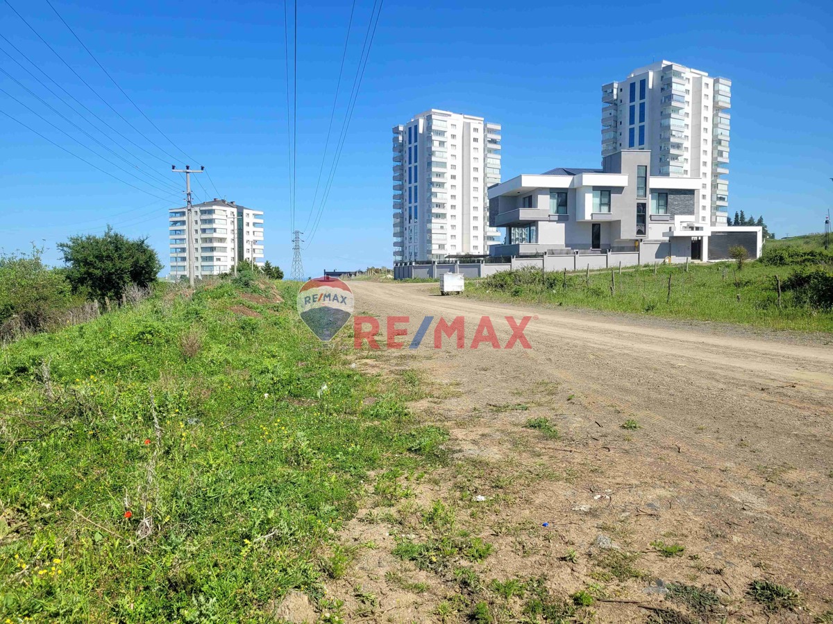 REMAX SEVCAN GÜRLEVİKTEN BÜYÜKOYUMCADA DENİZ MANZARALI SATILIK ARSA