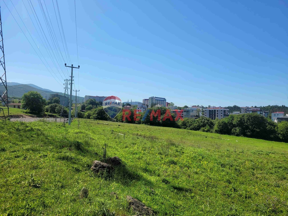 REMAX SEVCAN GÜRLEVİKTEN BÜYÜKOYUMCADA DENİZ MANZARALI SATILIK ARSA