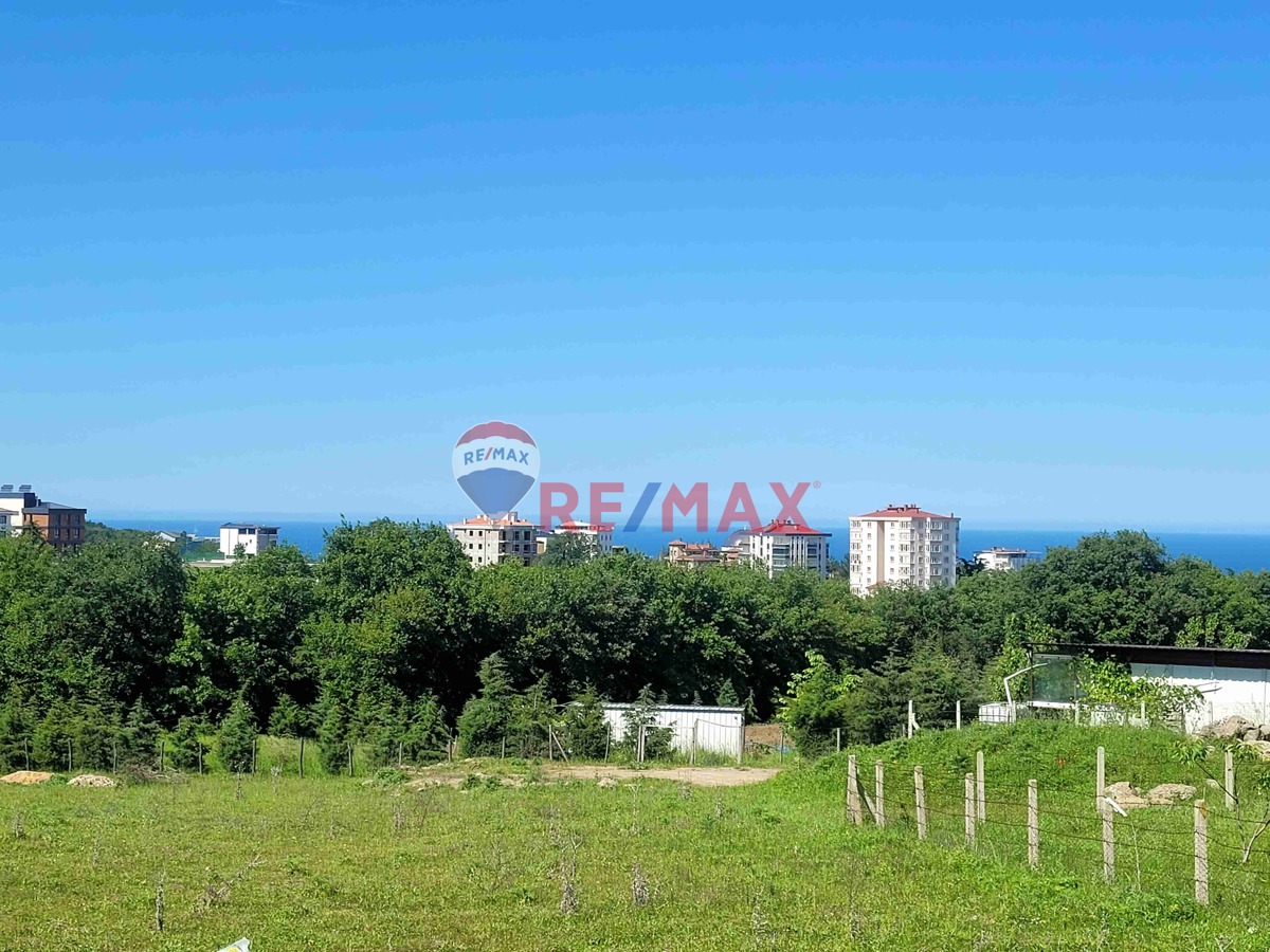 REMAX SEVCAN GÜRLEVİKTEN BÜYÜKOYUMCADA DENİZ MANZARALI SATILIK ARSA
