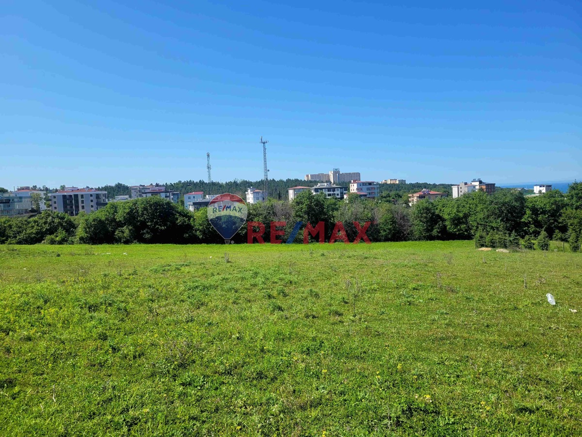 REMAX SEVCAN GÜRLEVİKTEN BÜYÜKOYUMCADA DENİZ MANZARALI SATILIK ARSA