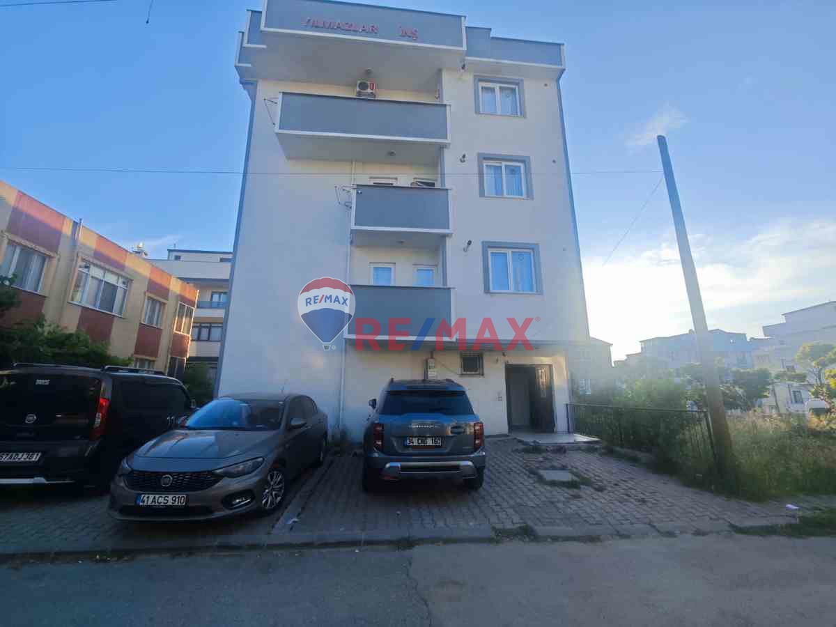ÇAYIROVA AKSE MAHALLESİ'NDE SATILIK (2+1) TERS DUBLEX DAİRE