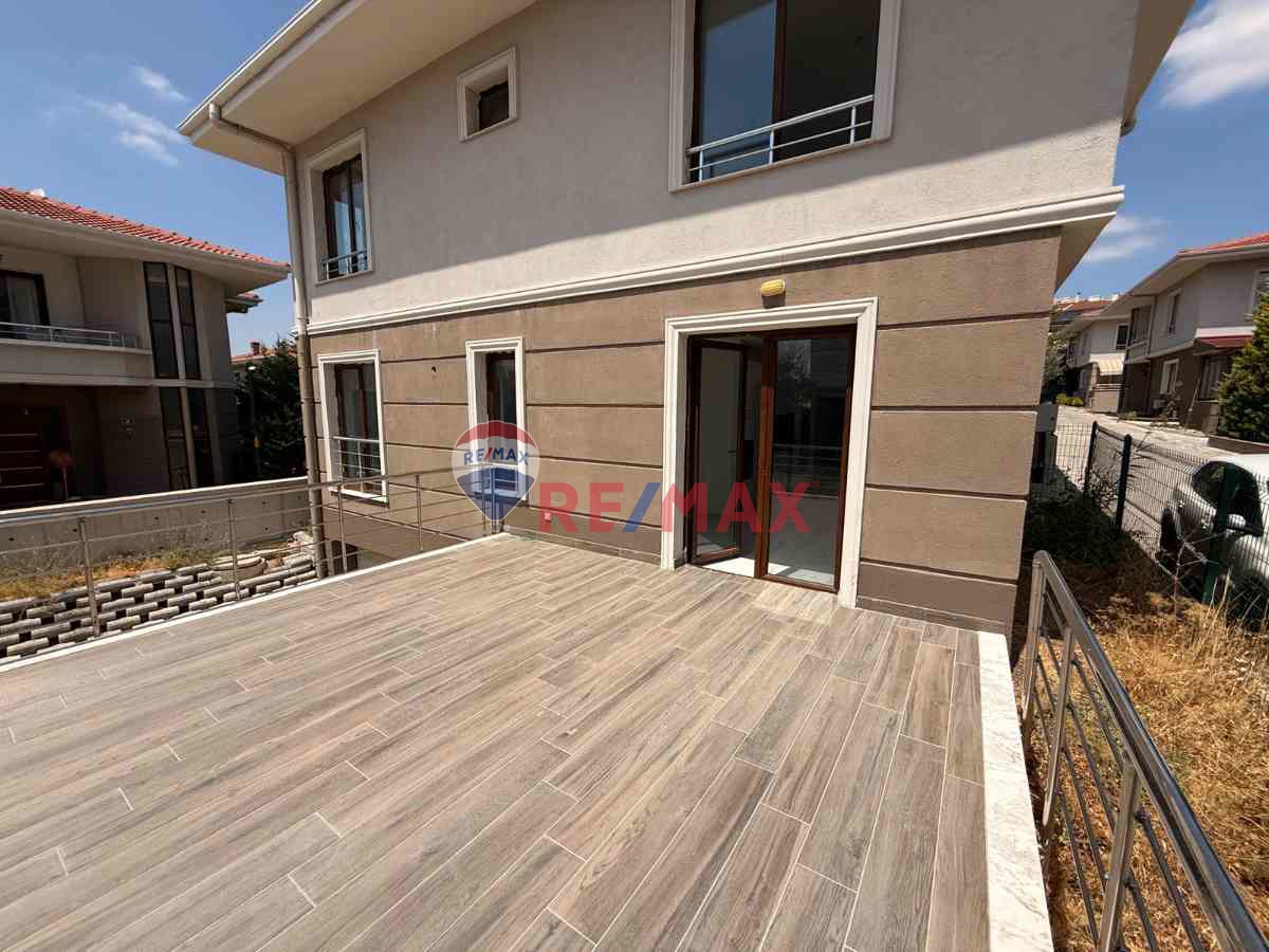 ALACAATLI MAHALLESI'NDE BETA 2 TEPE VİLLARI' NDA 7+1 KİRALIK VİLLA 