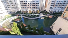 SİNPAŞ ALTINORAN GÖL EVLERİ HAVUZ MANZARALI EŞYALI 1,5+1  KİRALIK ARA KAT DAİRE