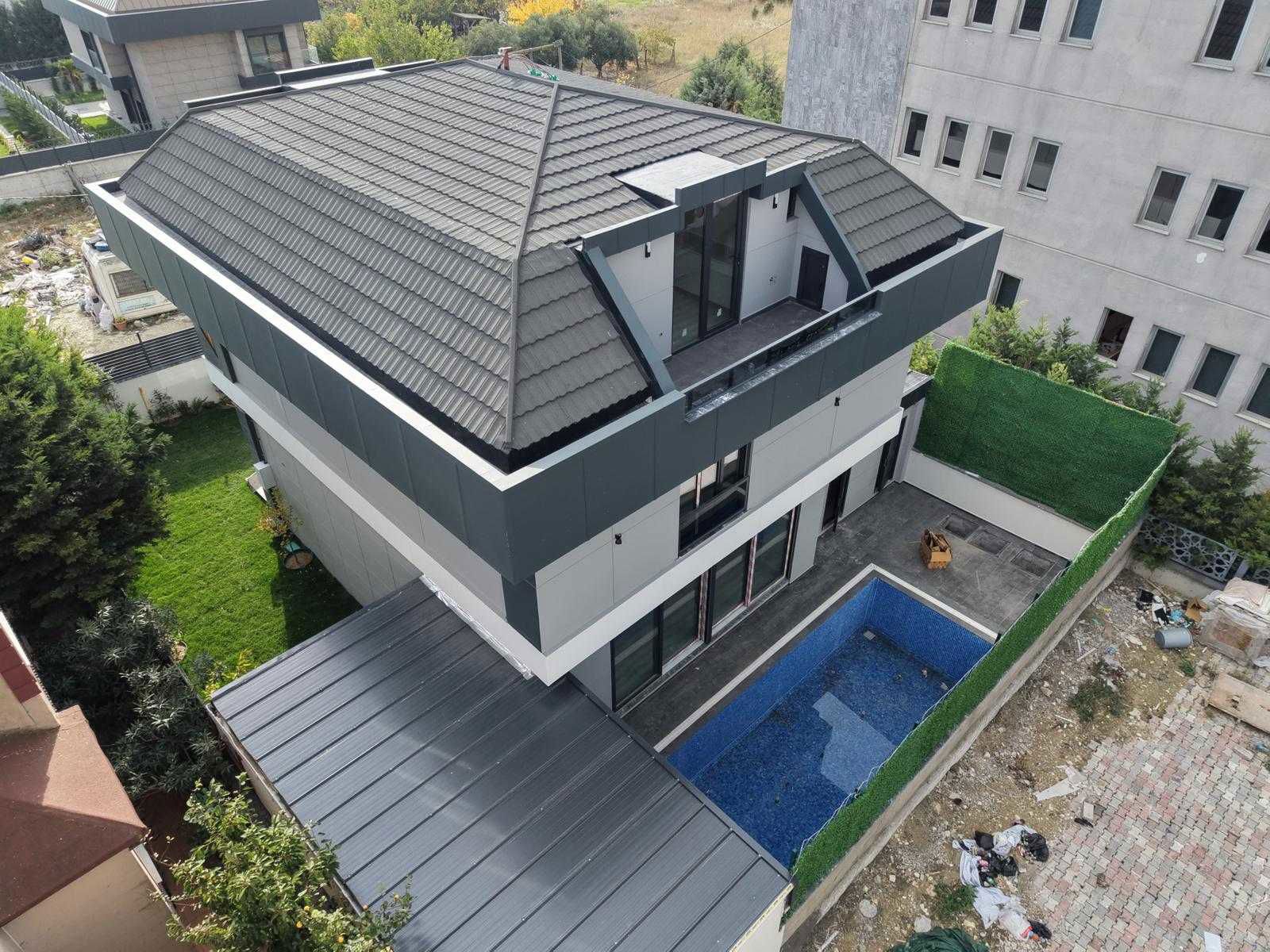 BEYLİKDÜZÜ DEREAĞZI'NDA SATILIK HAVUZLU VE DENİZ MANZARALI LÜKS TRİPLEX VİLLA