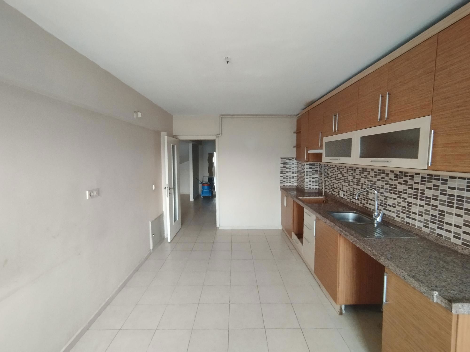 ERTUĞRUL MAHALLESİ KOÇ ORTA OKULU YAKININDA 3+1 KİRALIK DAİRE 