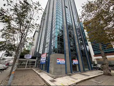 ATATÜRK CADDESINDE KÖŞE KONUMLU 280 M2 KIRALIK DÜKKAN