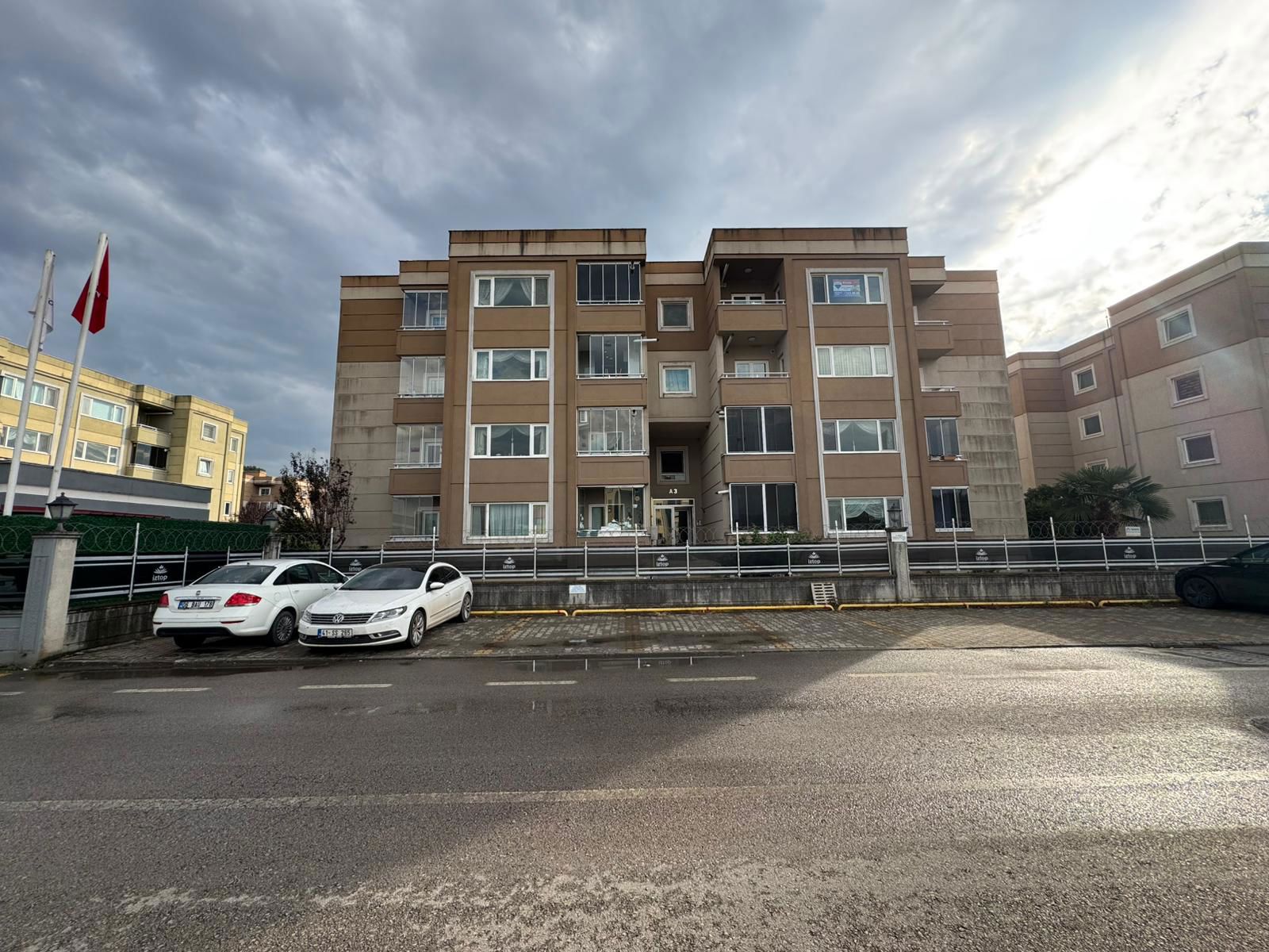 İZTOP 831. ADA'DA KİRALIK 4+1 DAİRE!!!