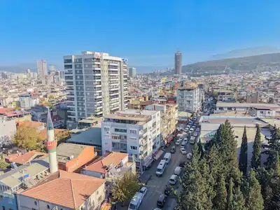 SATILIK BORNOVA ALTINDAĞ KEMALPAŞA CADDESİNDE KÖŞE DÜKKAN