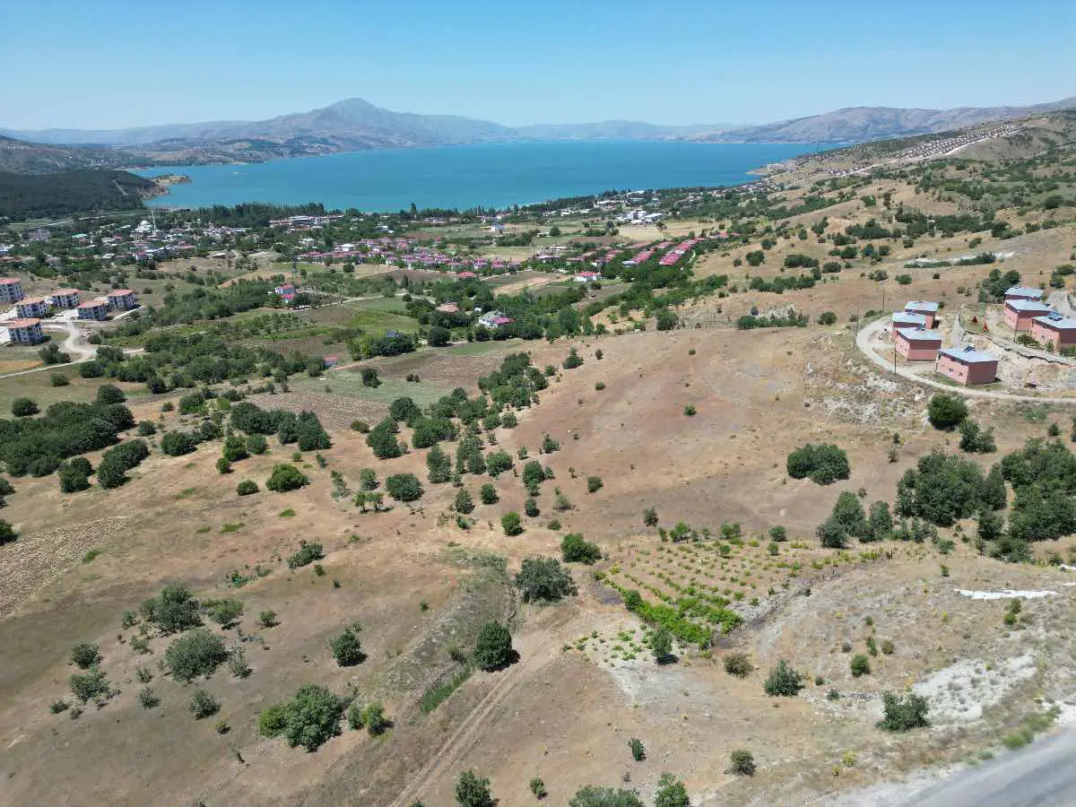 REMAX DOĞU'DAN GEZİN'DE SATILIK MANZARALI ARAZİ