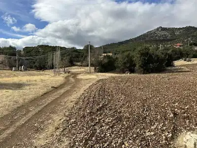 BAHÇE YAPIMINA UYGUN 10 DÖNÜM 735 M2 SATILIK ARAZİ