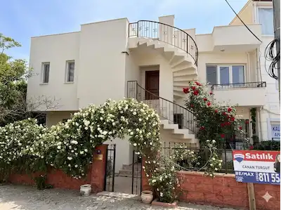 DİDİM ALTINKUMDA DENİZE YÜRÜME MESAFESİNDE 3+1 TERASLI DAİRE